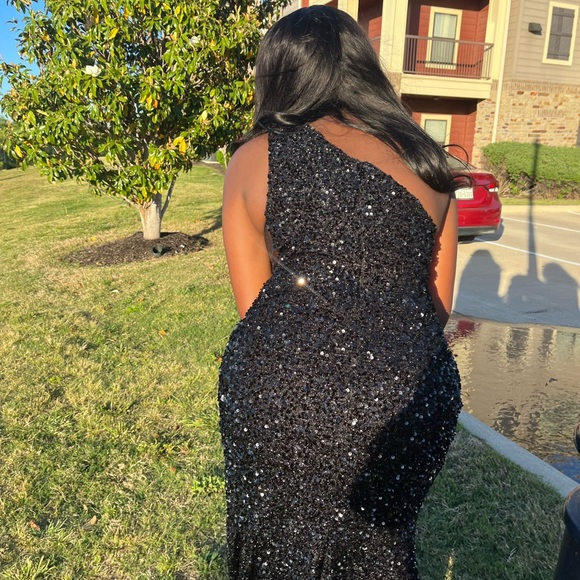 Ladivine by Cinderella Divine one shoulder dress - Picture 3 of 4